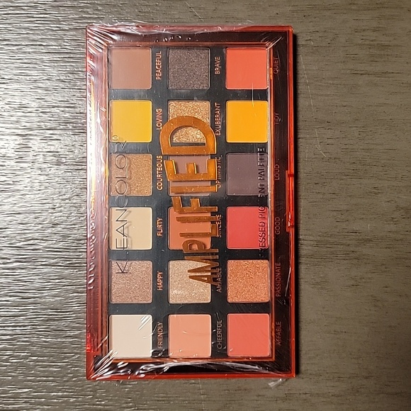 2 FOR $20. Kleancolor "Amplified - Cocktail Party" Palette - Picture 3 of 4